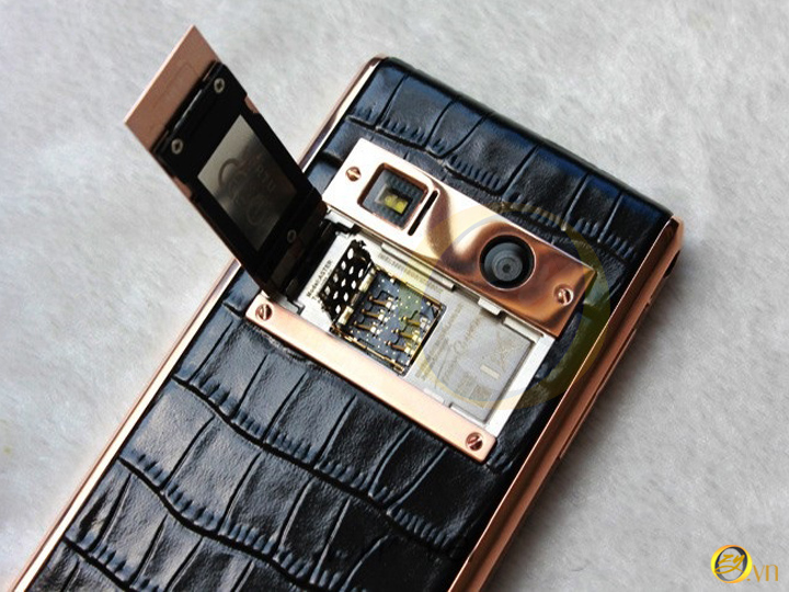  vertu Aster da cá sấu trên tay tại ozy.vn